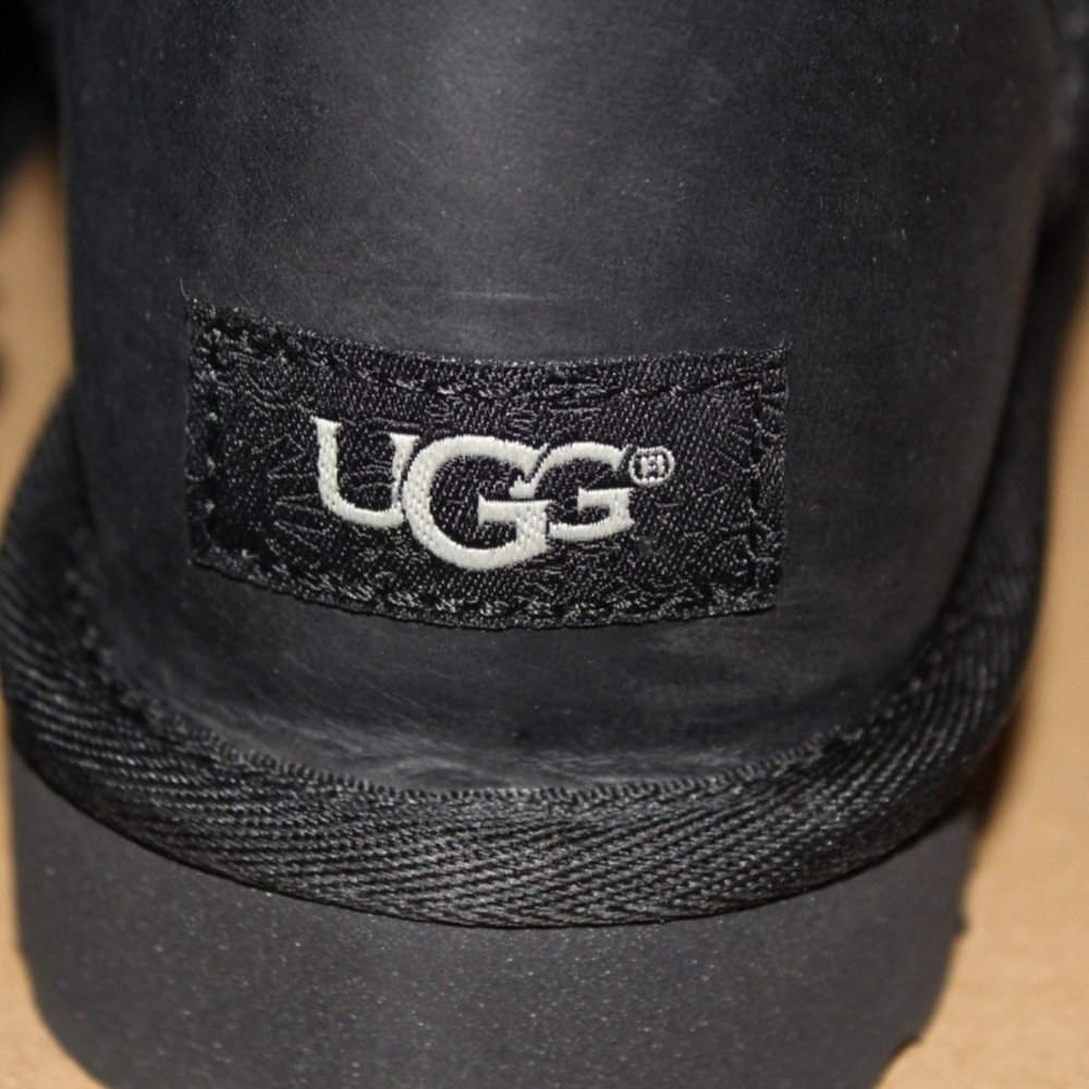 UGG - Picture 2 of 2